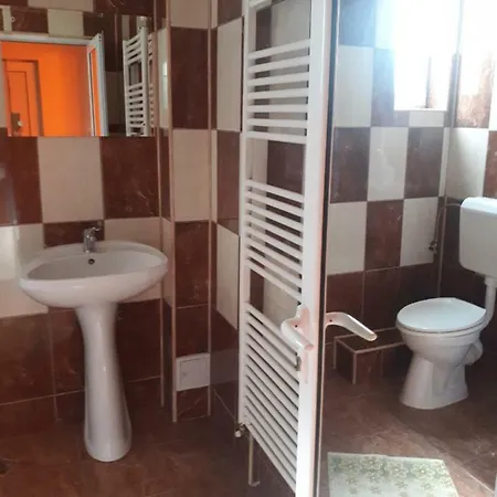 Guest house Tom Cris 2*